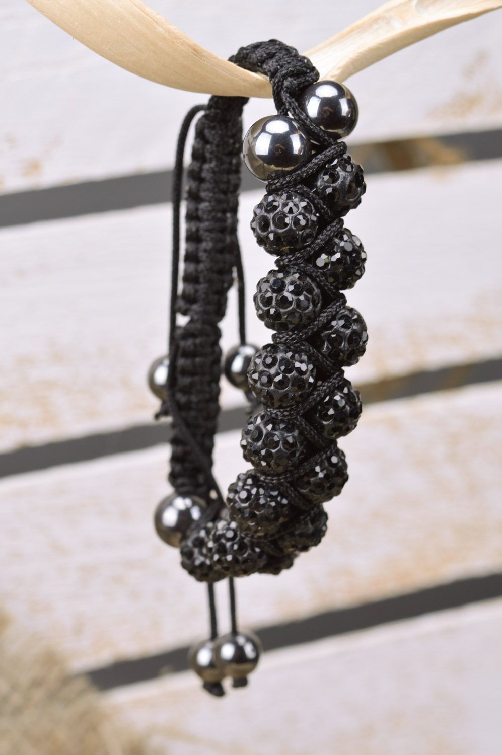Браслет из бусин ручной работы черного цвета плетеный женский нарядный авторский фото 1