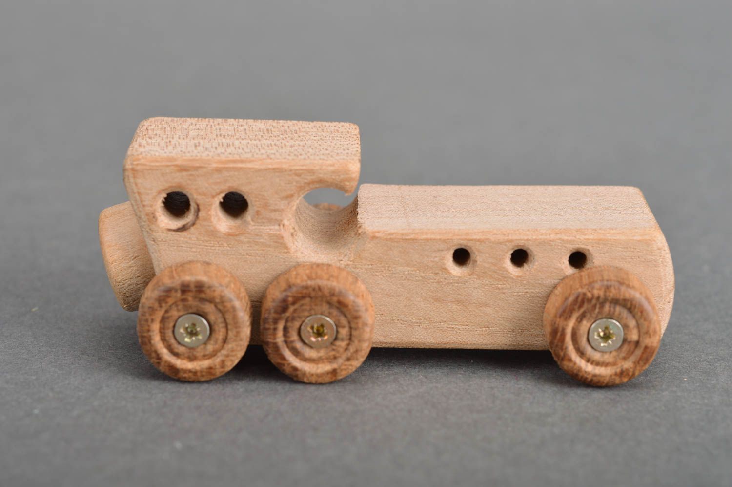 Jouet à roulettes voiture en bois fait main écologique mignon pour un garçon photo 2