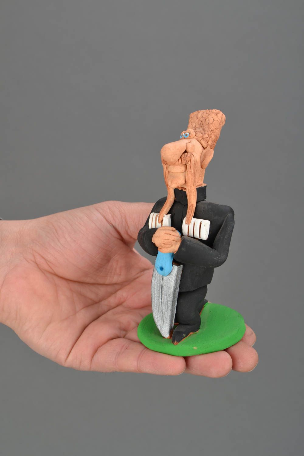 Figurine en céramique faite main Géorgien avec poignard photo 2