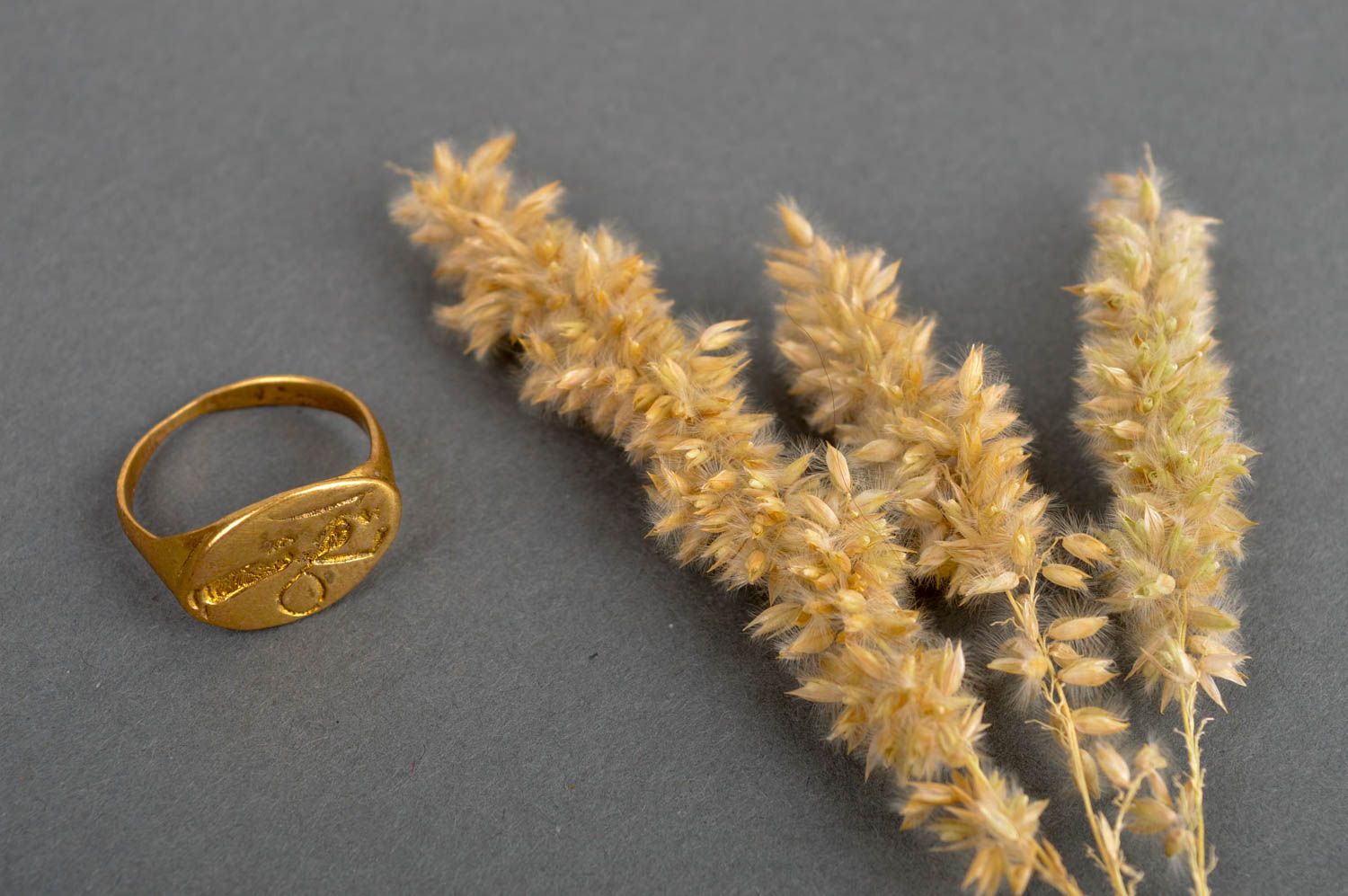 Ring am Finger handmade Modisches Accessoire originell Schmuck für Frauen foto 1