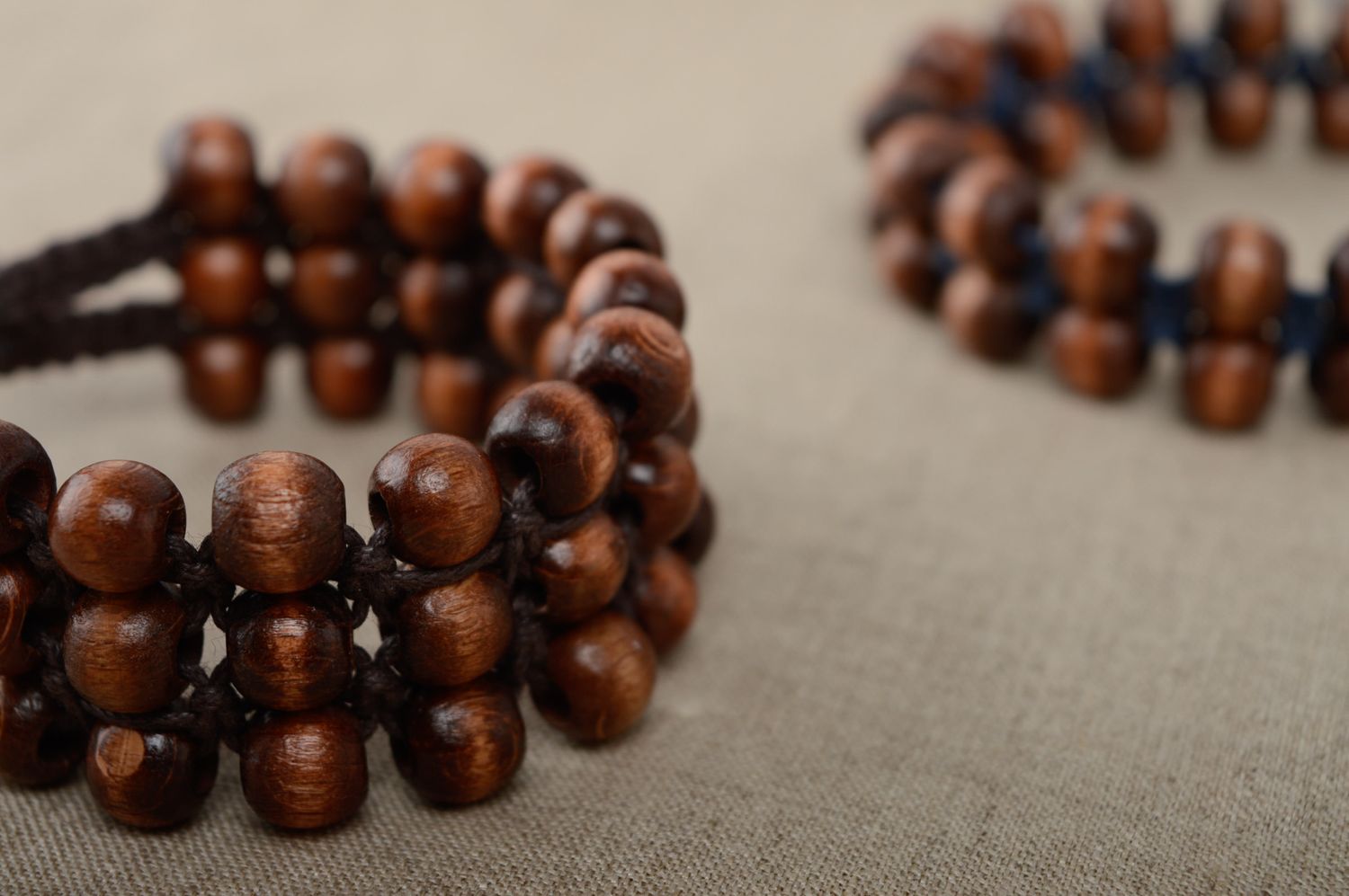 Bracelet en macramé original marron lacet ciré et perles en bois fait main photo 5