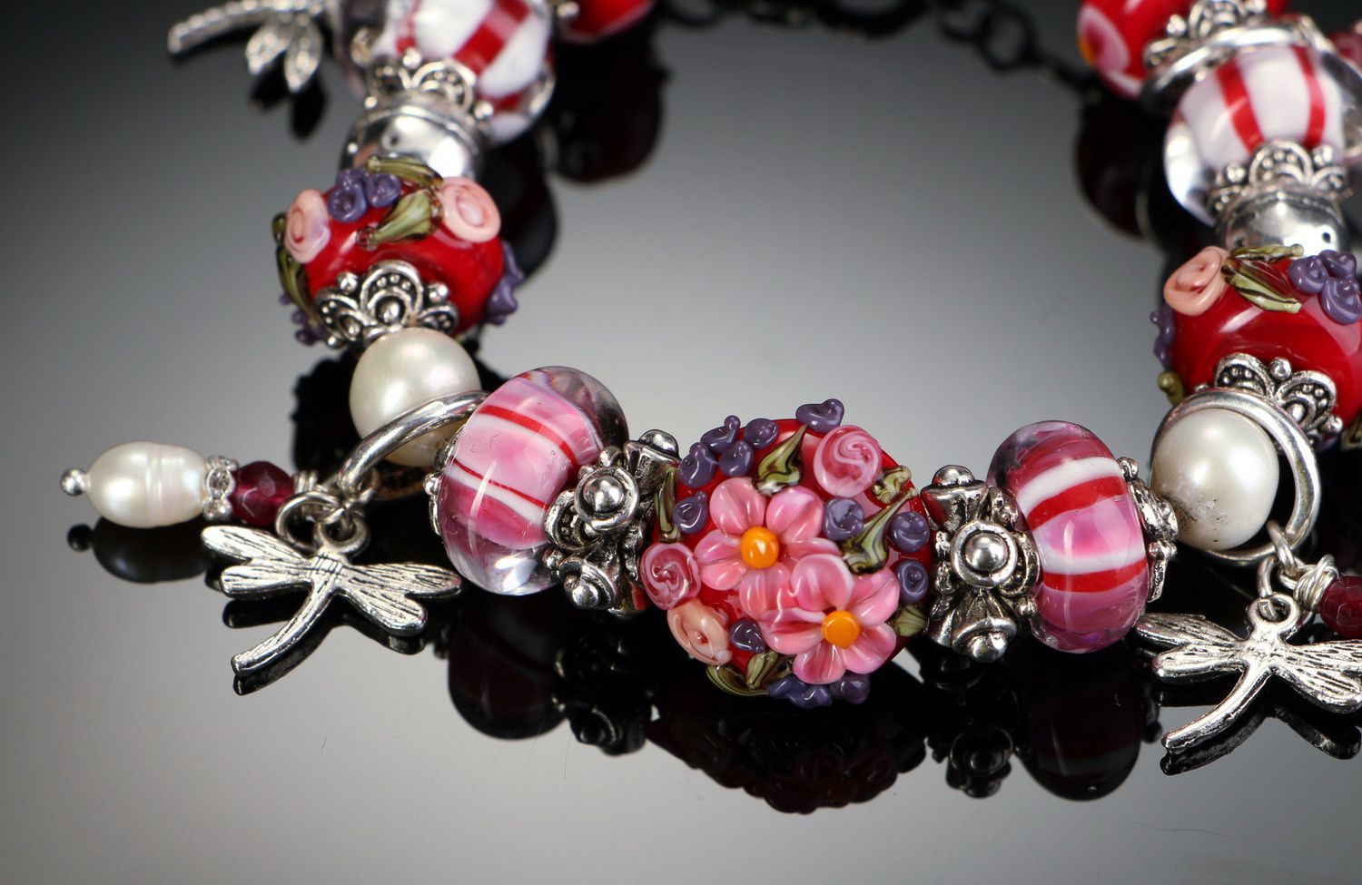 Bracelet made from glass and pearls photo 4