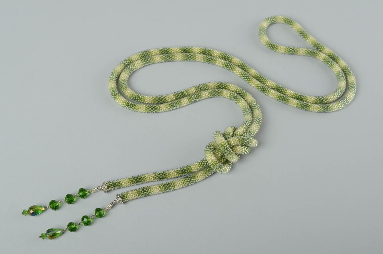 Collar de abalorios bisutería artesanal accesorio de mujer lariat verde a rayas foto 3