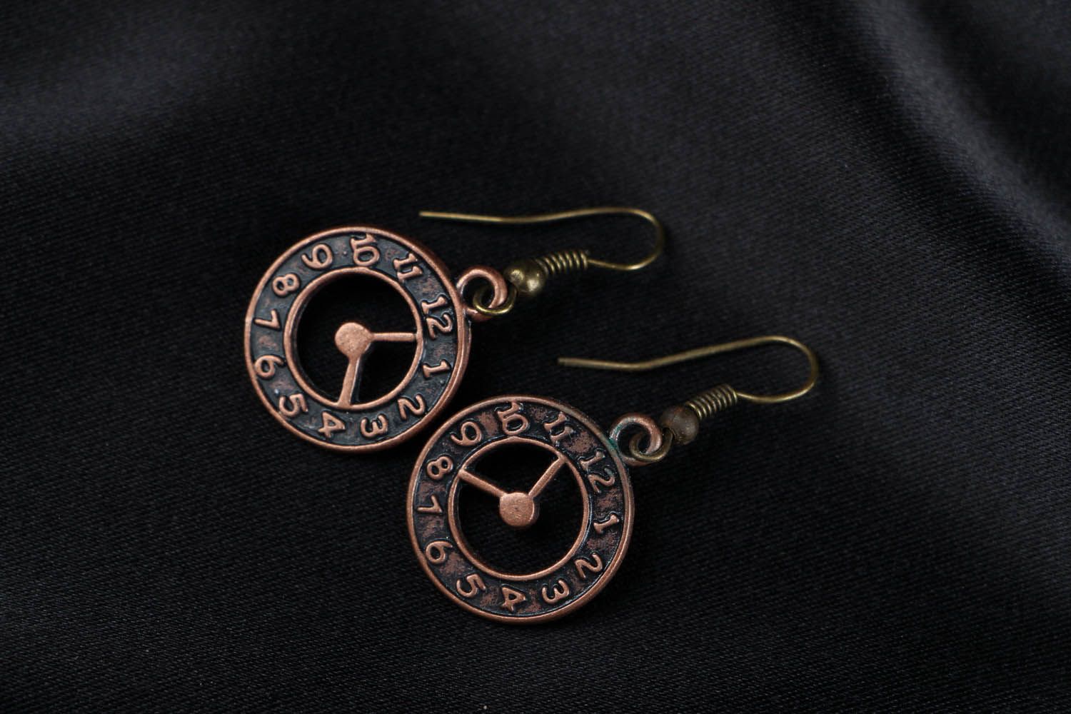 Metal earrings-clocks photo 1
