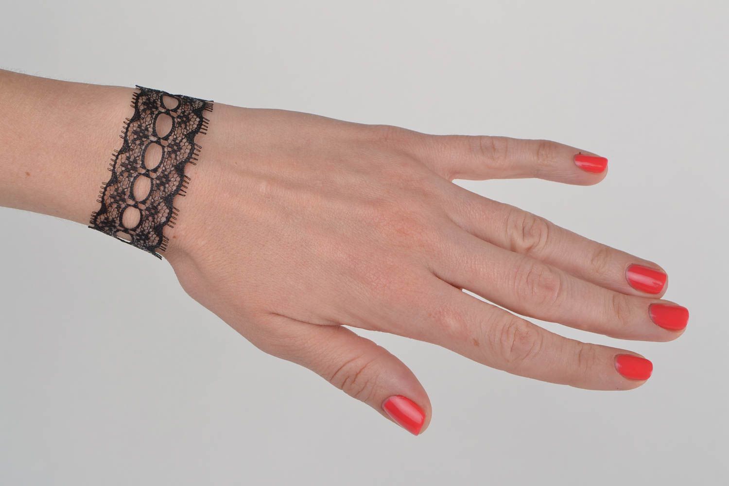 Black handmade women's thin lace wrist bracelet designer accessory photo 2