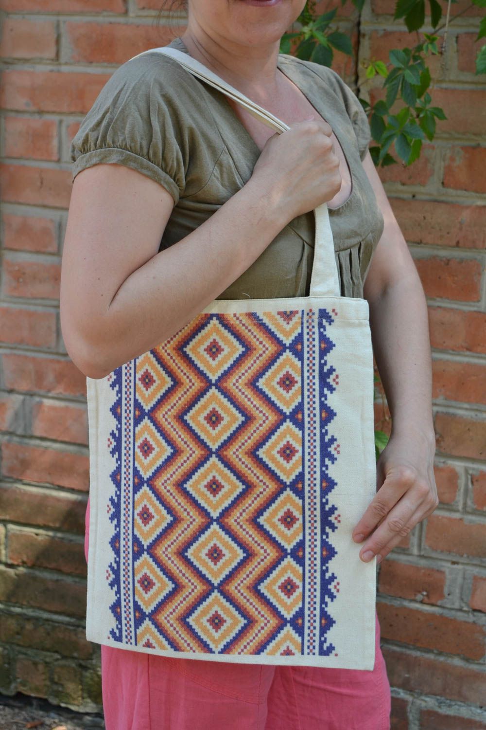 Handgemachte Tasche aus Stoff mit langen Griffen und Print in ethnischem Stil foto 1