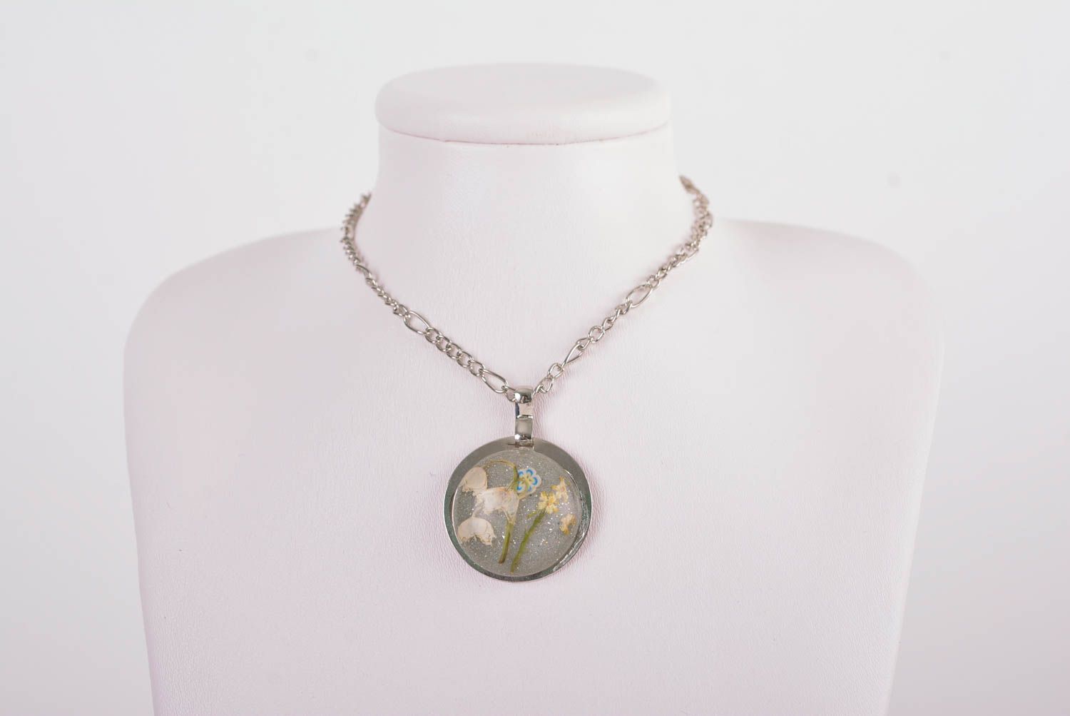 Unusual handmade epoxy pendant with real flowers metal necklace trendy jewelry photo 2
