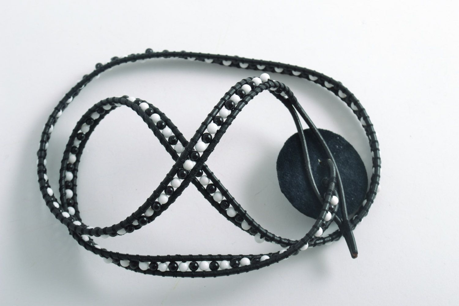 Кожаный браслет ремень с натуральными камнями черный с белым инь ян ручной работы фото 5