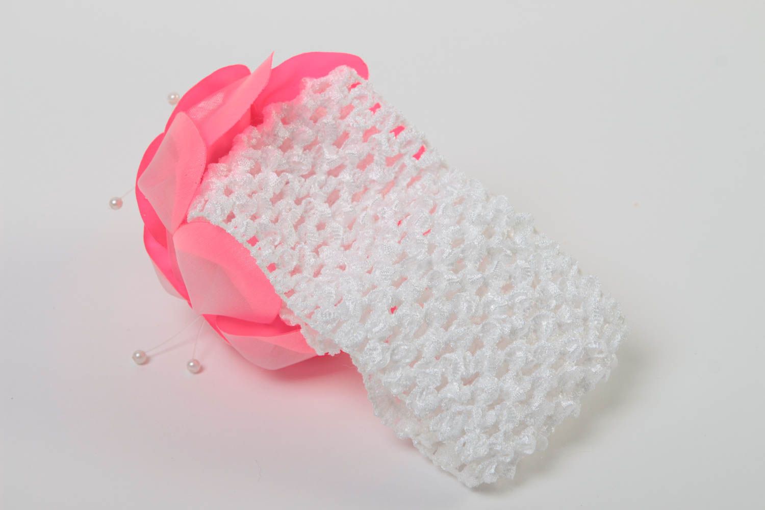 Детская повязка резинка на голову с розовым цветком из органзы ручной работы фото 4