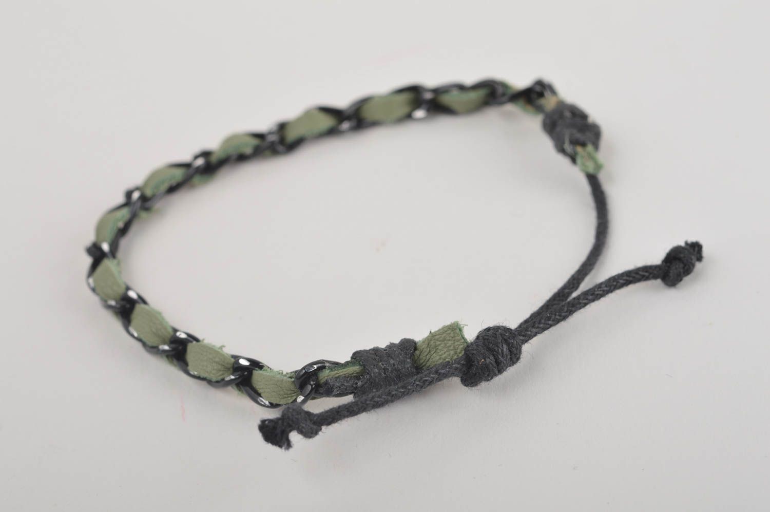 Handmade Leder Armband Designer Schmuck Accessoire für Frauen grün mit Kette foto 3