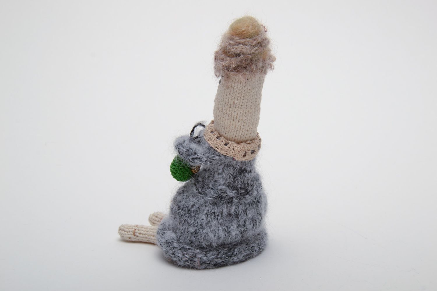 Poupée tricotée avec des aiguilles molle faite main originale de créateur photo 3