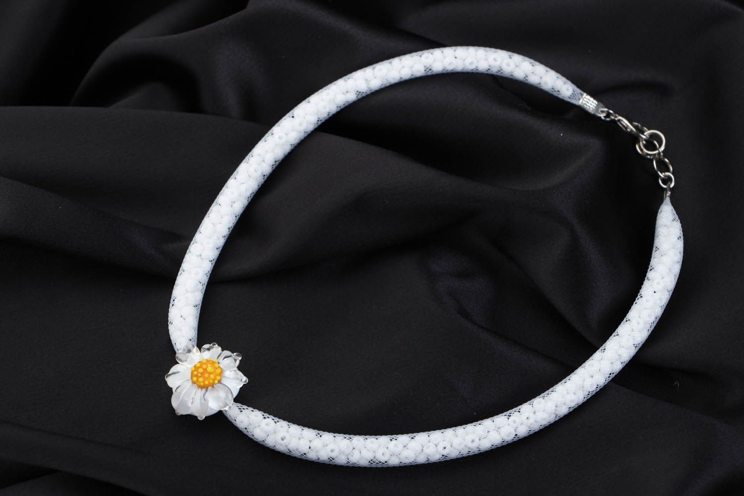 Glass necklace Camomile photo 1