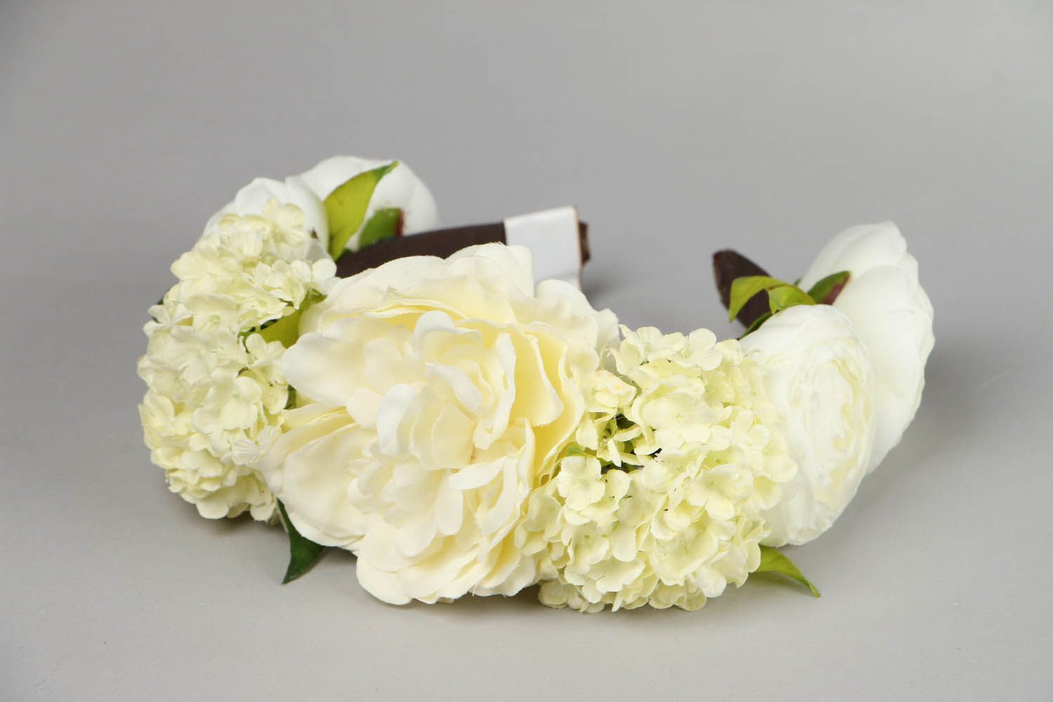 Serre-tête décoré de fleurs en tissu fait main
 photo 1