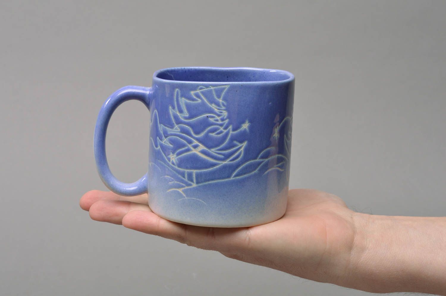 Синяя фарфоровая чашка расписанная цветной глазурью ручная работа красивая фото 4