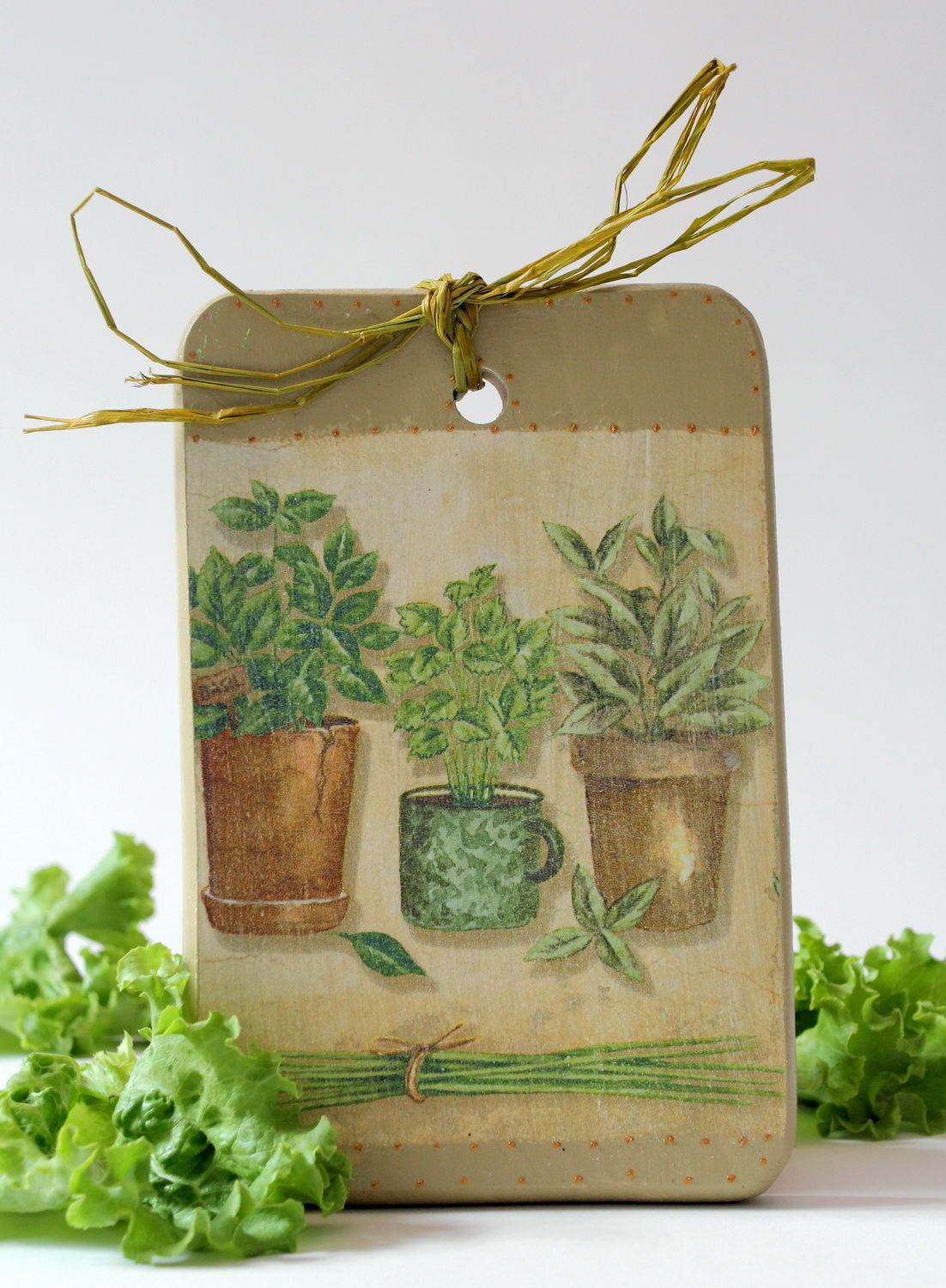 Tagliere di legno fatto a mano oggetto decorativo decoupage con piante in vasi foto 1