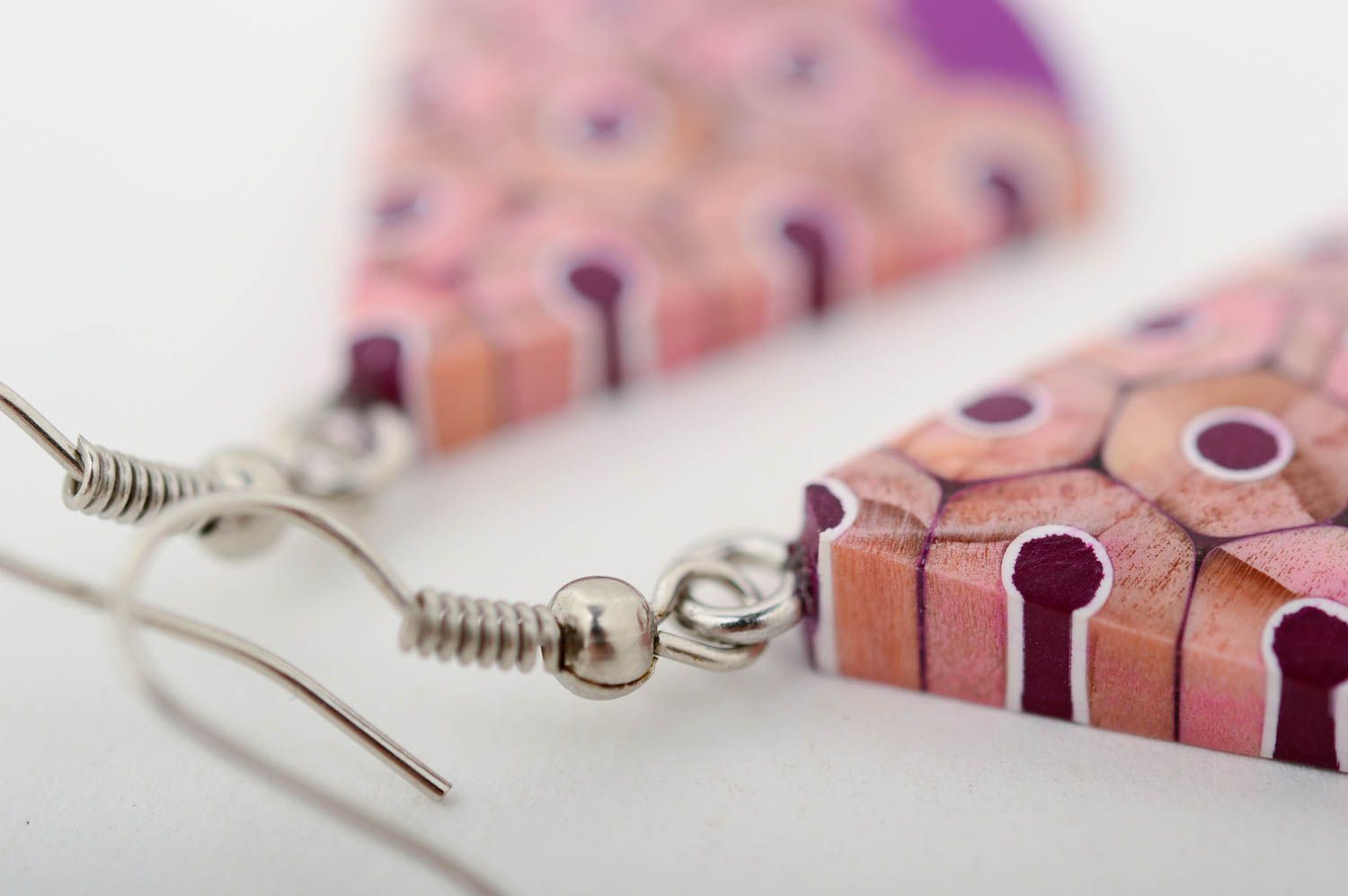 Boucles d'oreilles violettes Bijou fait main crayons et argile Cadeau pour femme photo 5