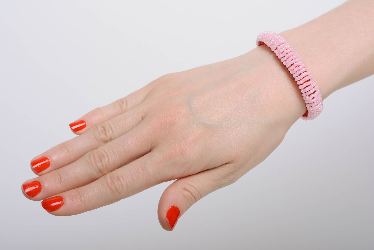 Bracelet fait main simple bicolore rouge blanc en perles de rocaille accessoire photo 2