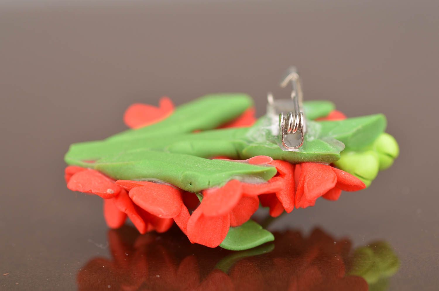 Красная брошь из полимерной глины ручной работы цветочная симпатичная Букет фото 3
