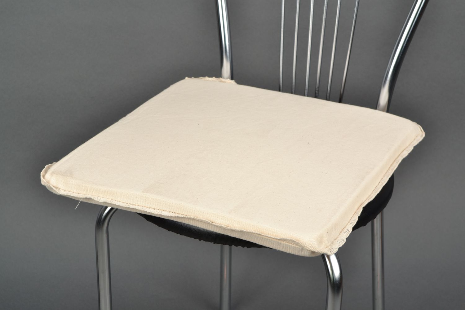 Coussin de chaise en tissu de coton et polyamide avec dentelle faite main photo 1