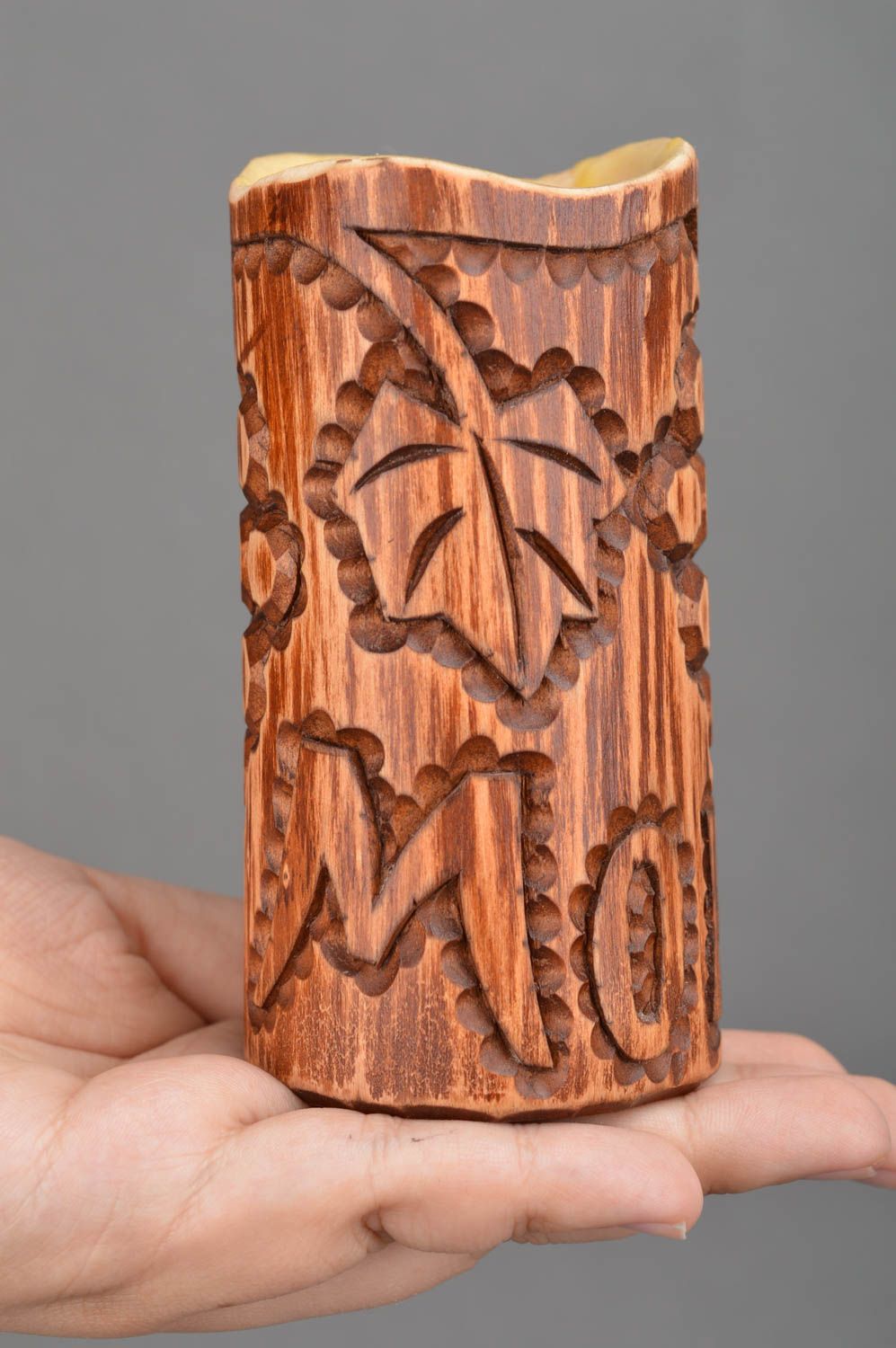 Vaso de madera artesanal de estilo étnico para bebidas frías tallado a mano foto 2