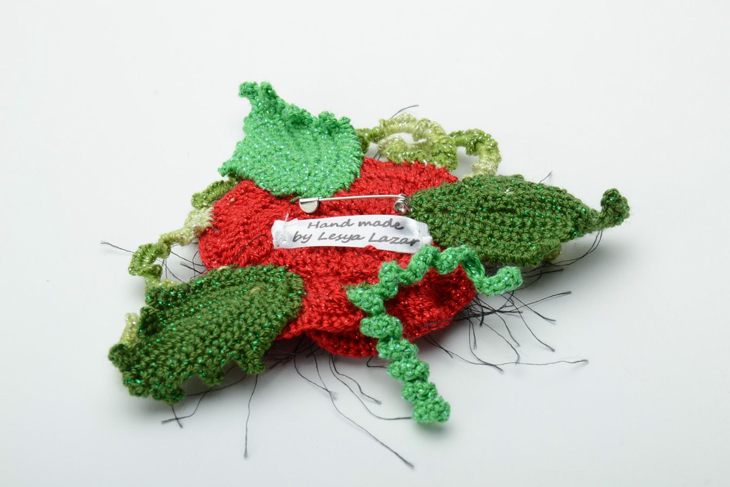 Handmade red crochet poppy flower brooch photo 4