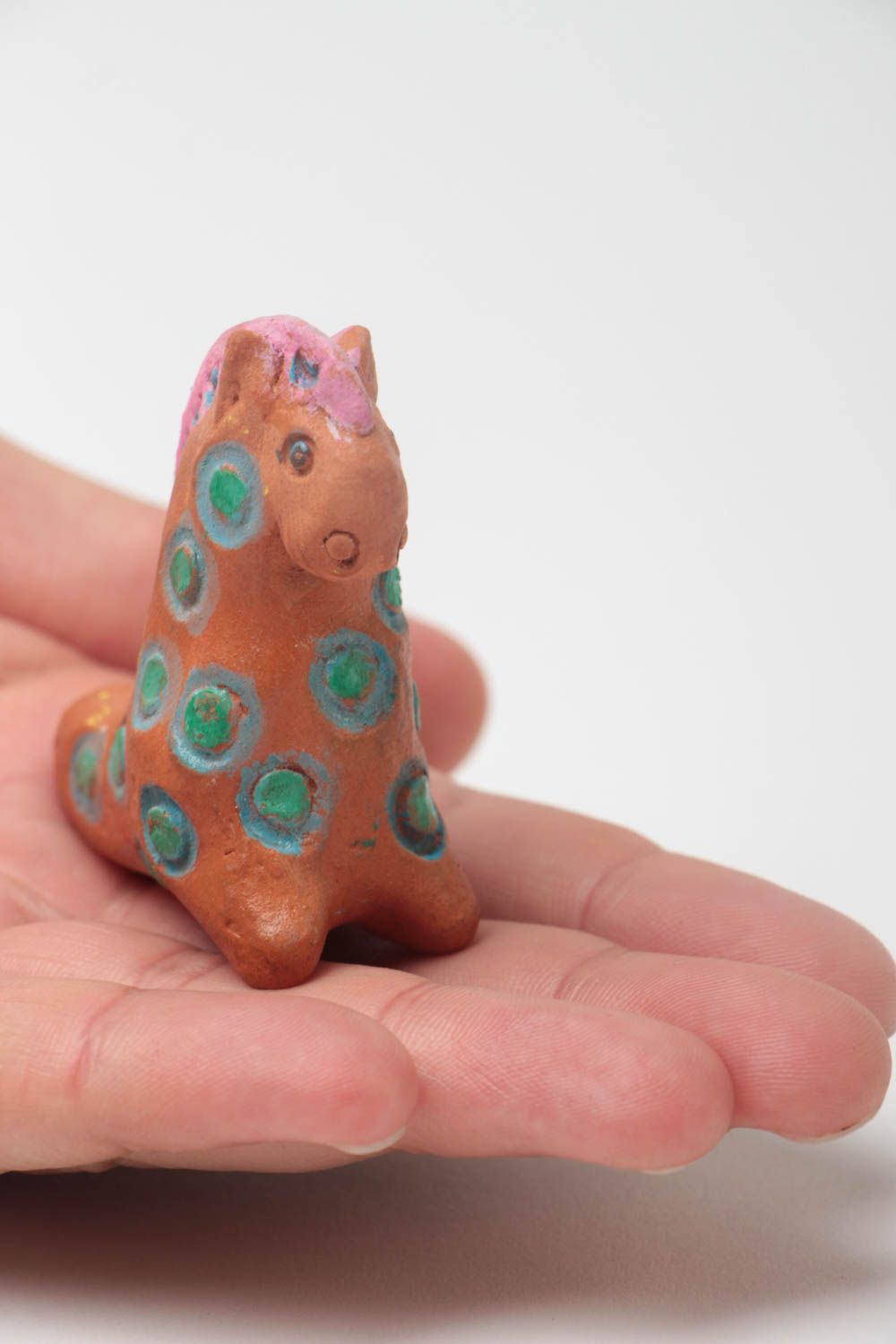 Глиняная свистулька лошадка маленькая с росписью красками игрушка для детей фото 5