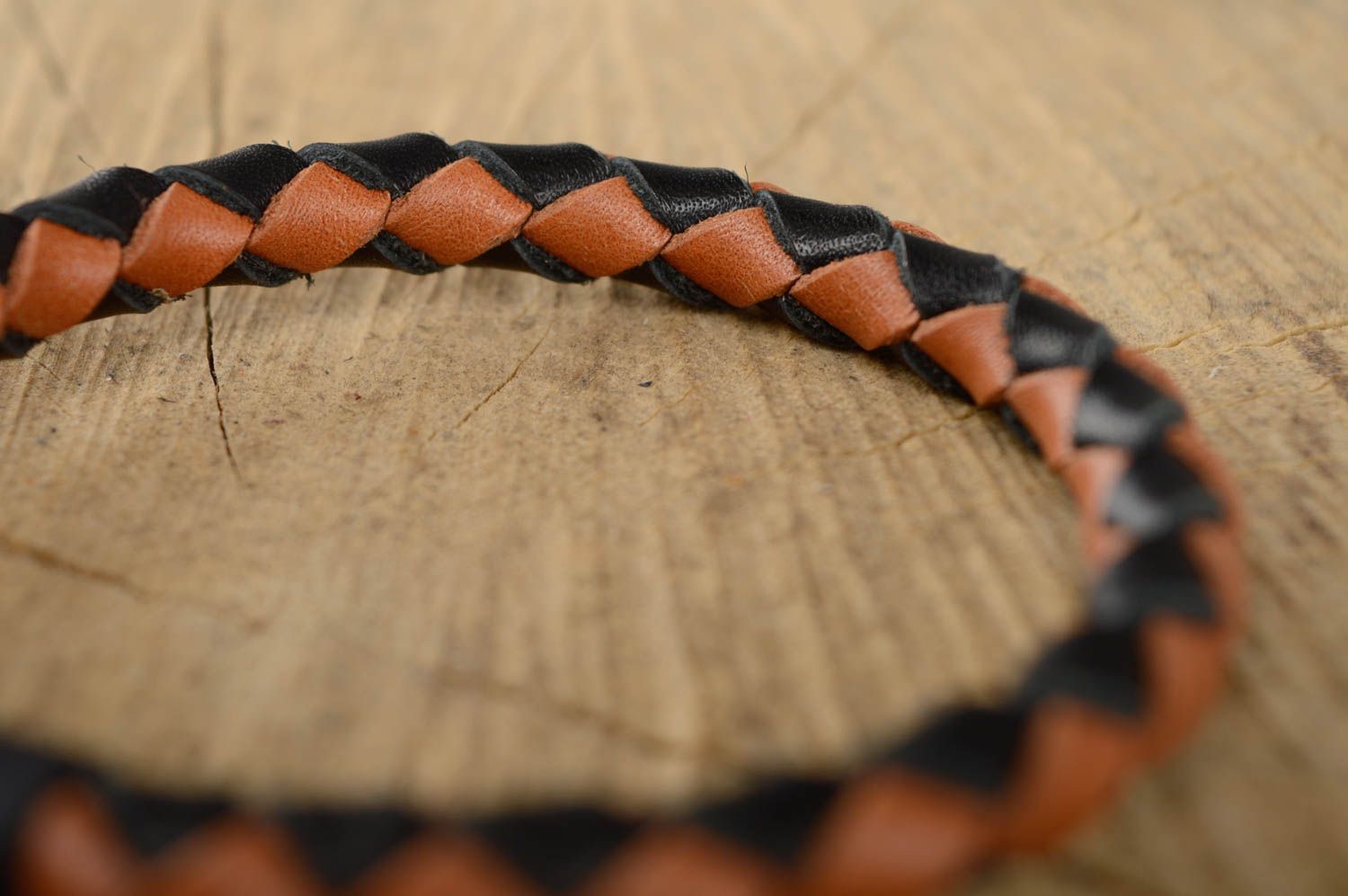 Thin woven leather bracelet with adjustable size photo 5