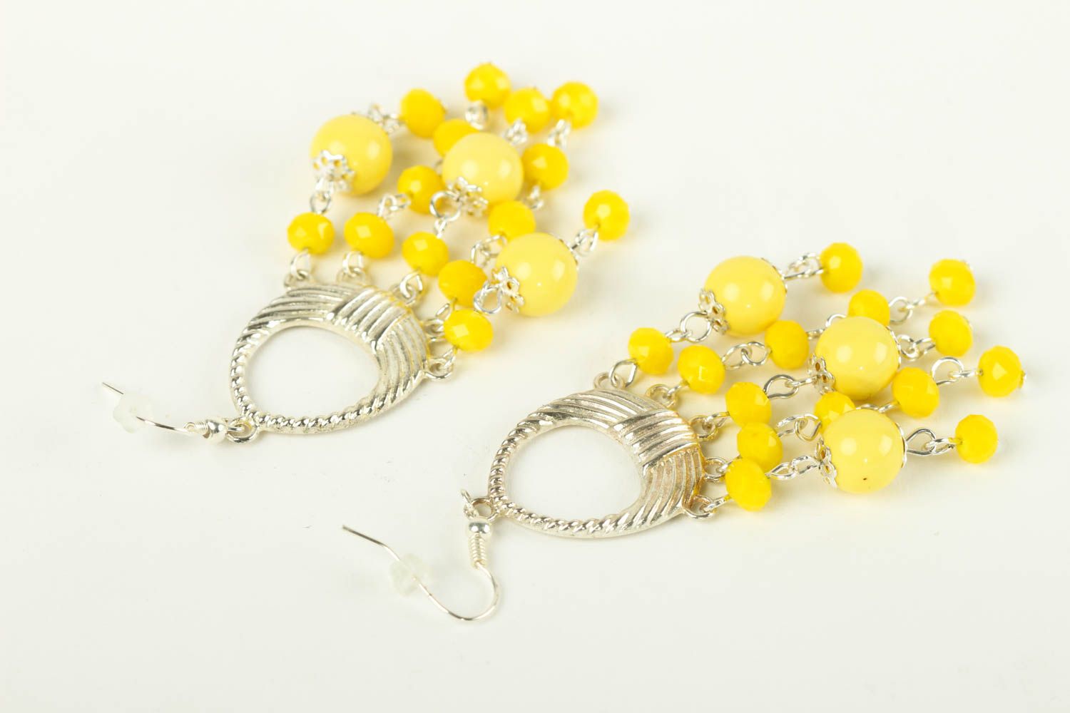 Boucles d'oreilles jaunes Bijou fait main design perles plastiques Cadeau femme photo 4