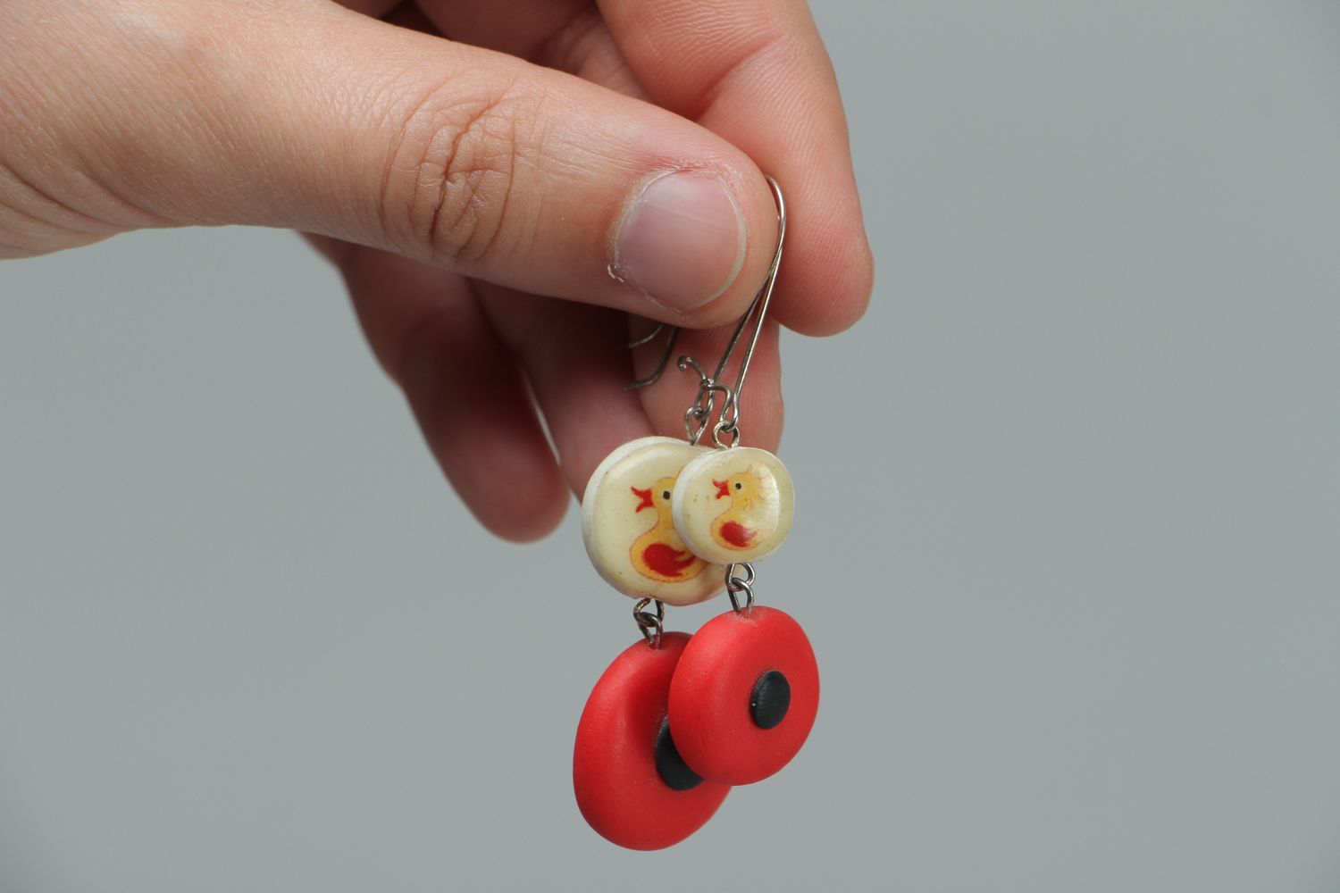 Rote Ohrringe aus Polymer Ton  foto 3