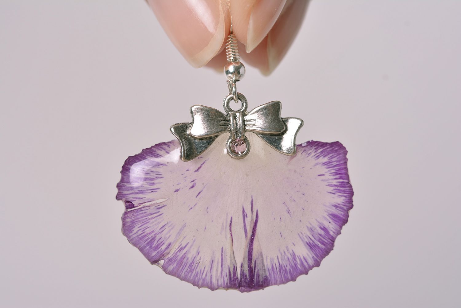 Set of jewelry made of epoxy resin with dried flowers earrings and pendant photo 2