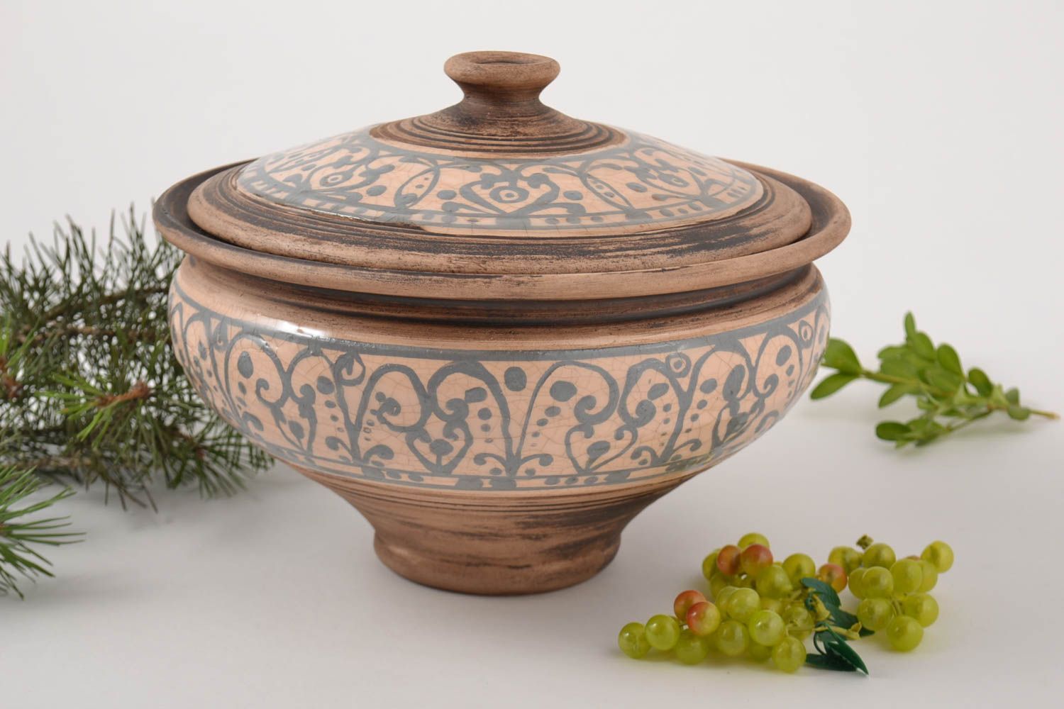 9 inches wide ceramic handmade curry pot with hand-painted pattern 3,2 lb photo 1