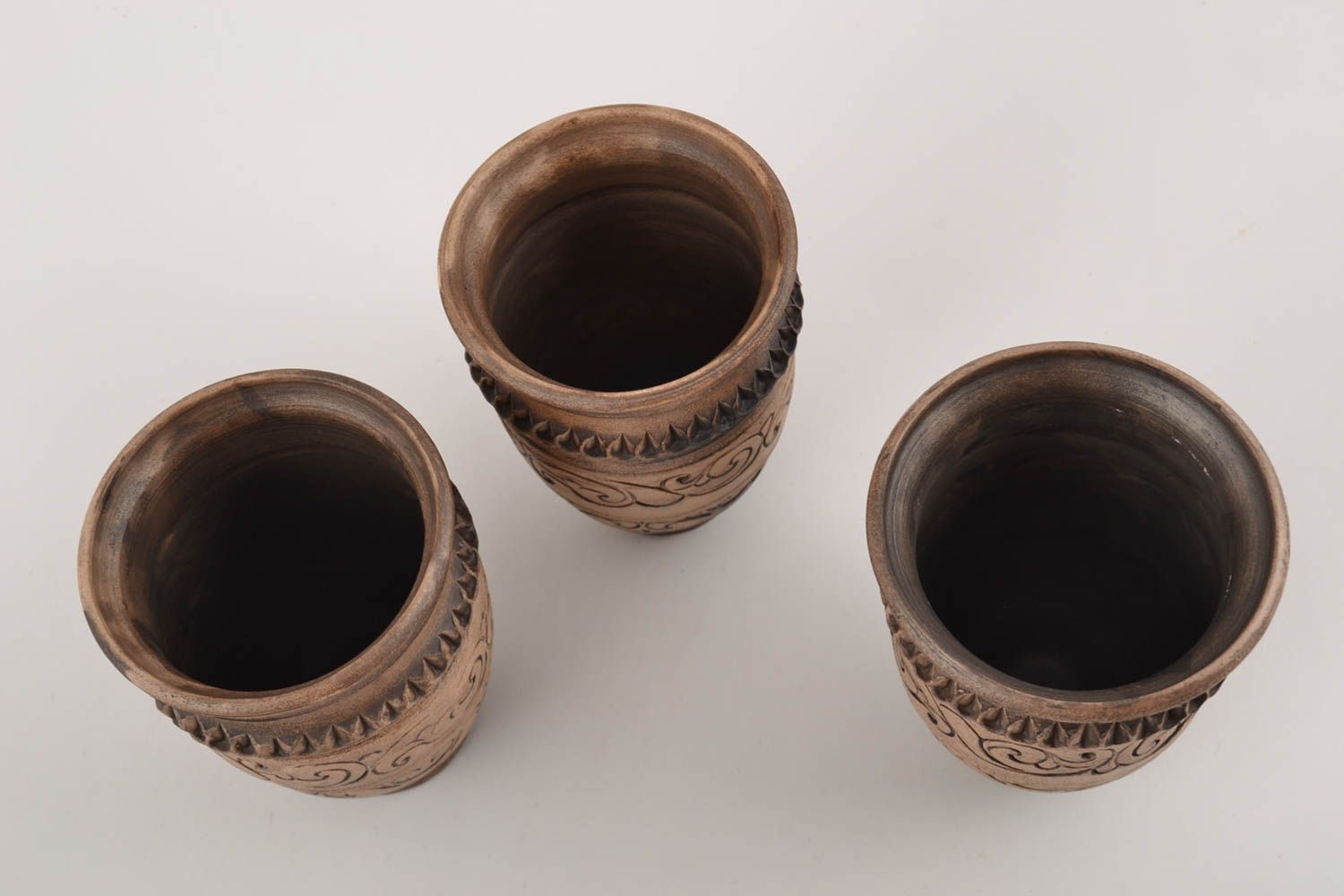 Vasos de arcilla conjunto de tres artículos por 330 ml con ornamento artesanales foto 3