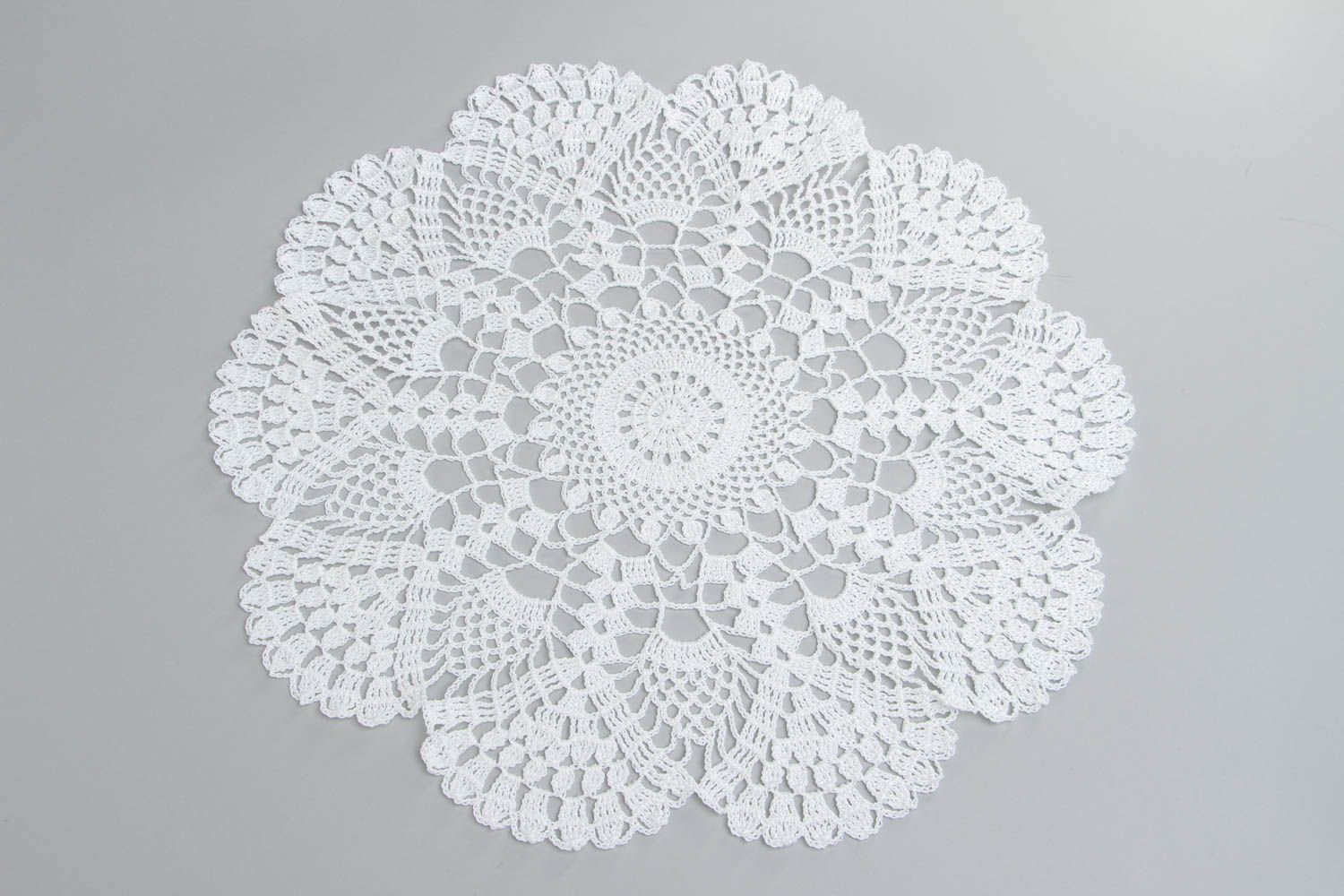 Napperon blanc ajouré tricoté au crochet en fils de coton fait main rond photo 2