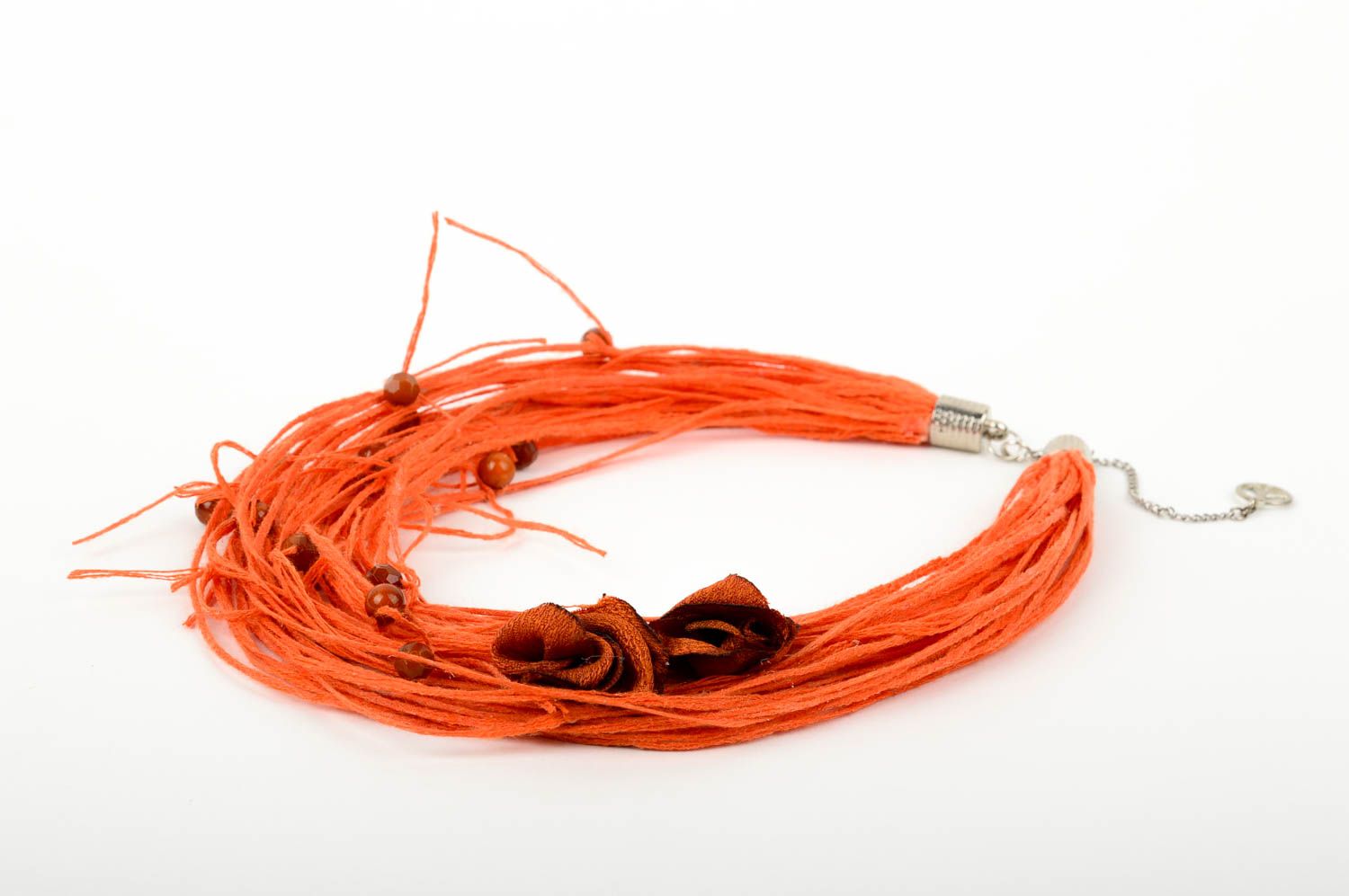 Collier textile Bijou fait main orange en fils avec fleurs Cadeau pour femme photo 3