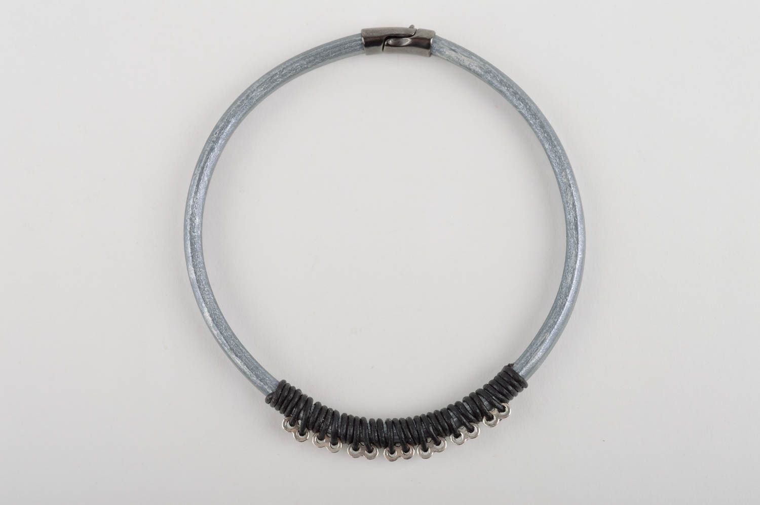 Handgemachter Schmuck Armband für Frauen Damen Halskette Schmuck aus Leder grau foto 2