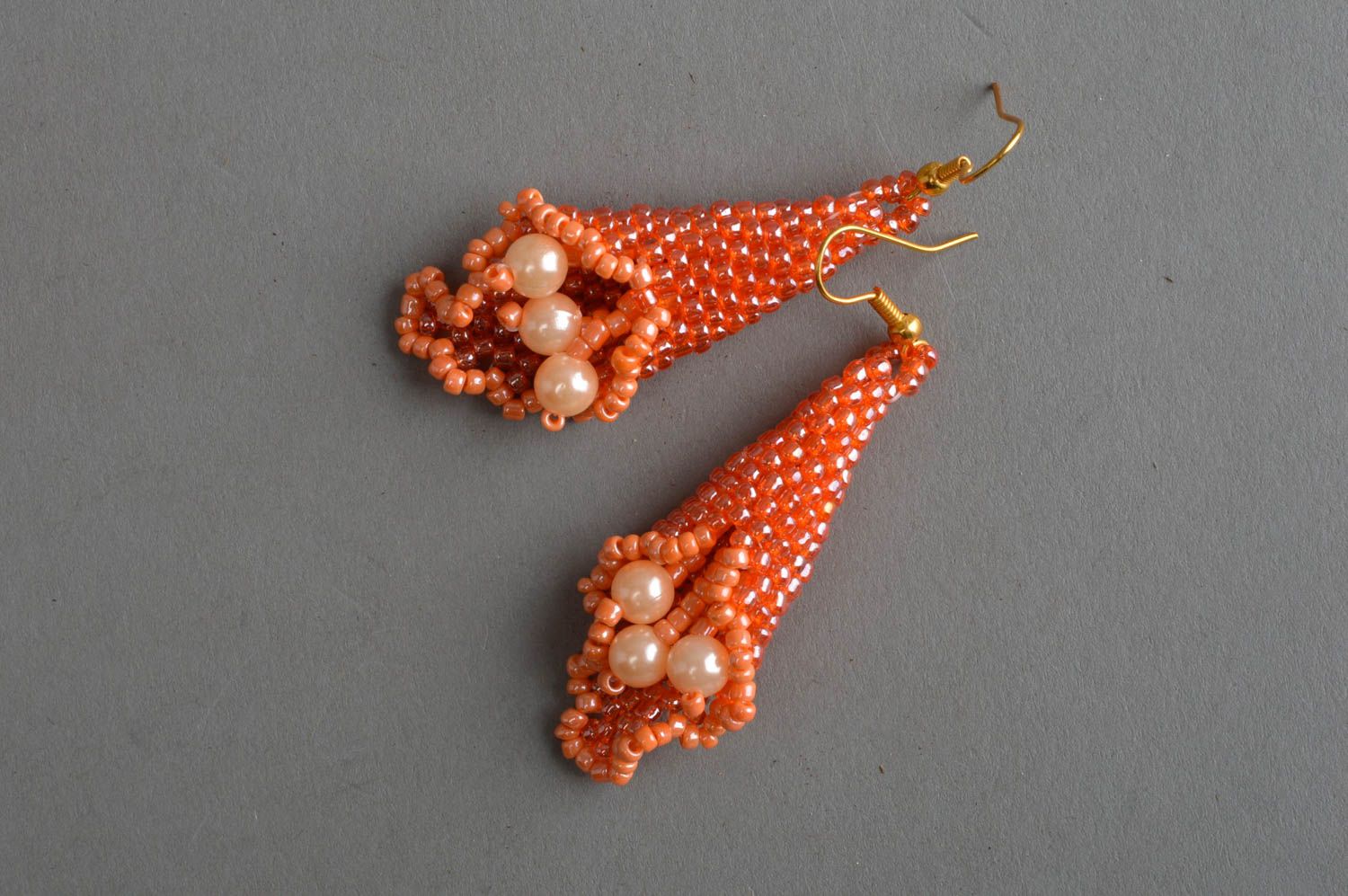 Orange Gehänge Ohrringe aus Glasperlen mit Perlen feierlich einzigartig handmade foto 2