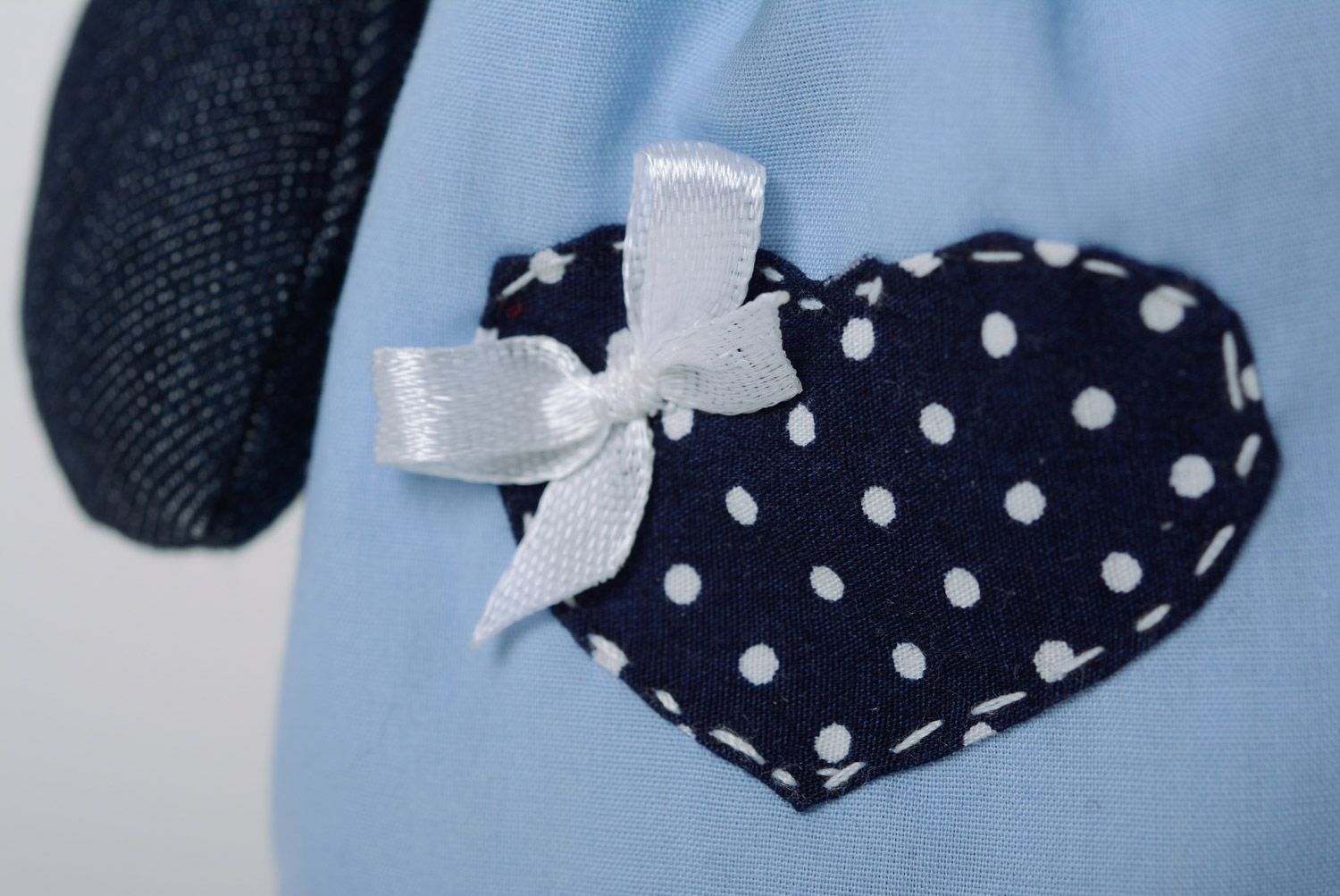 Joli jouet mou en tissu fait main pour enfant Ourse bleue en robe bleu ciel photo 4