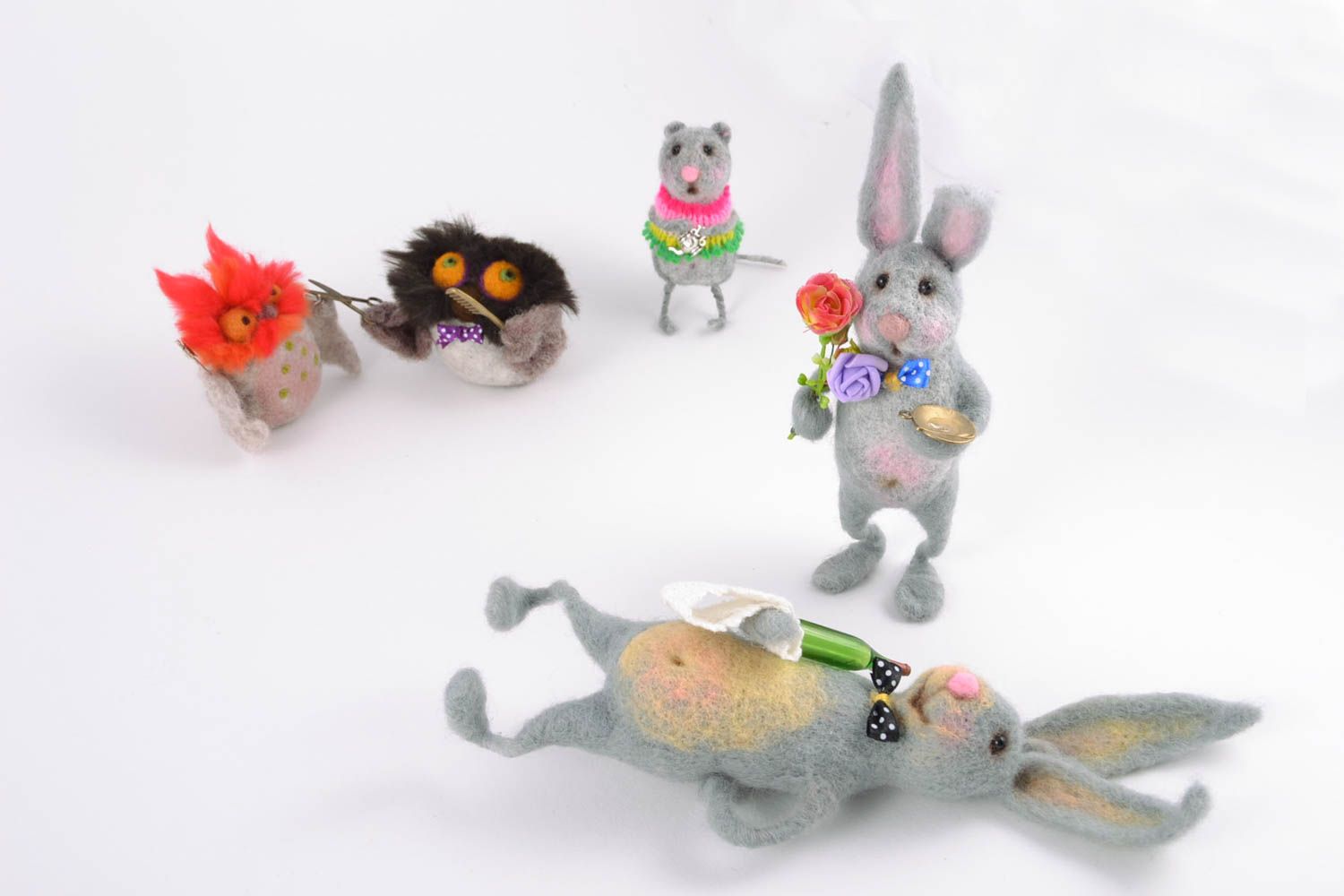 Set de juguetes de peluche artesanales hechos de lana conejos divertidos 2 piezas foto 1