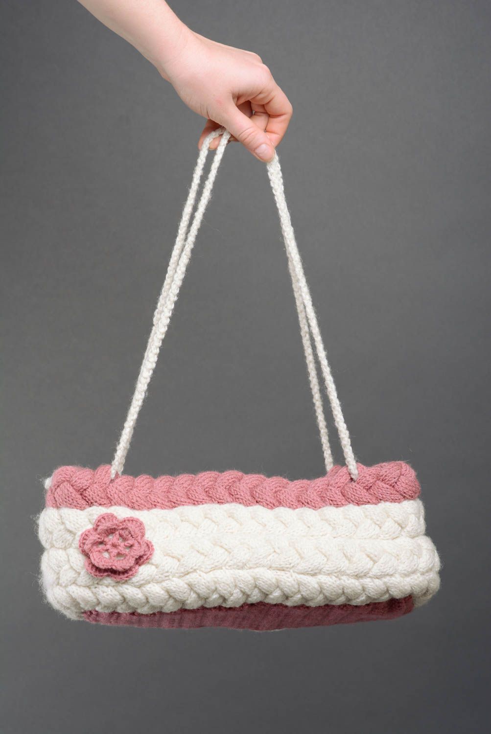 Petit sac à main tricoté blanc fait main en laine avec fleur insolite  photo 2