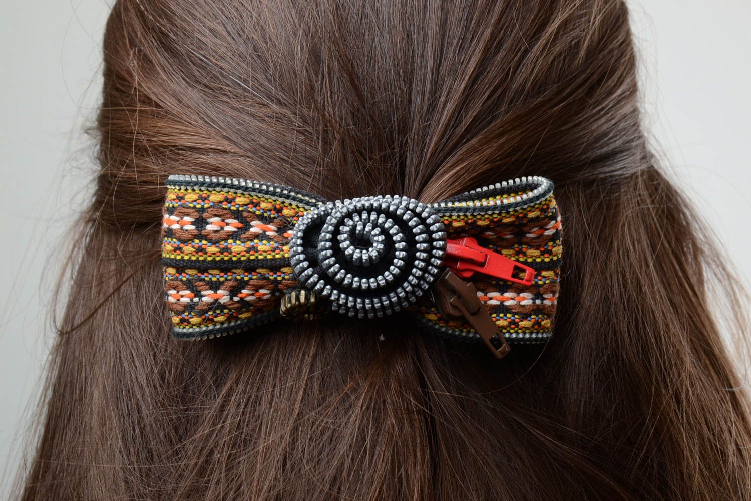 Handmade Haarspange Schleife aus Reißverschlüssen mit Mouline Stickerei für Damen foto 5