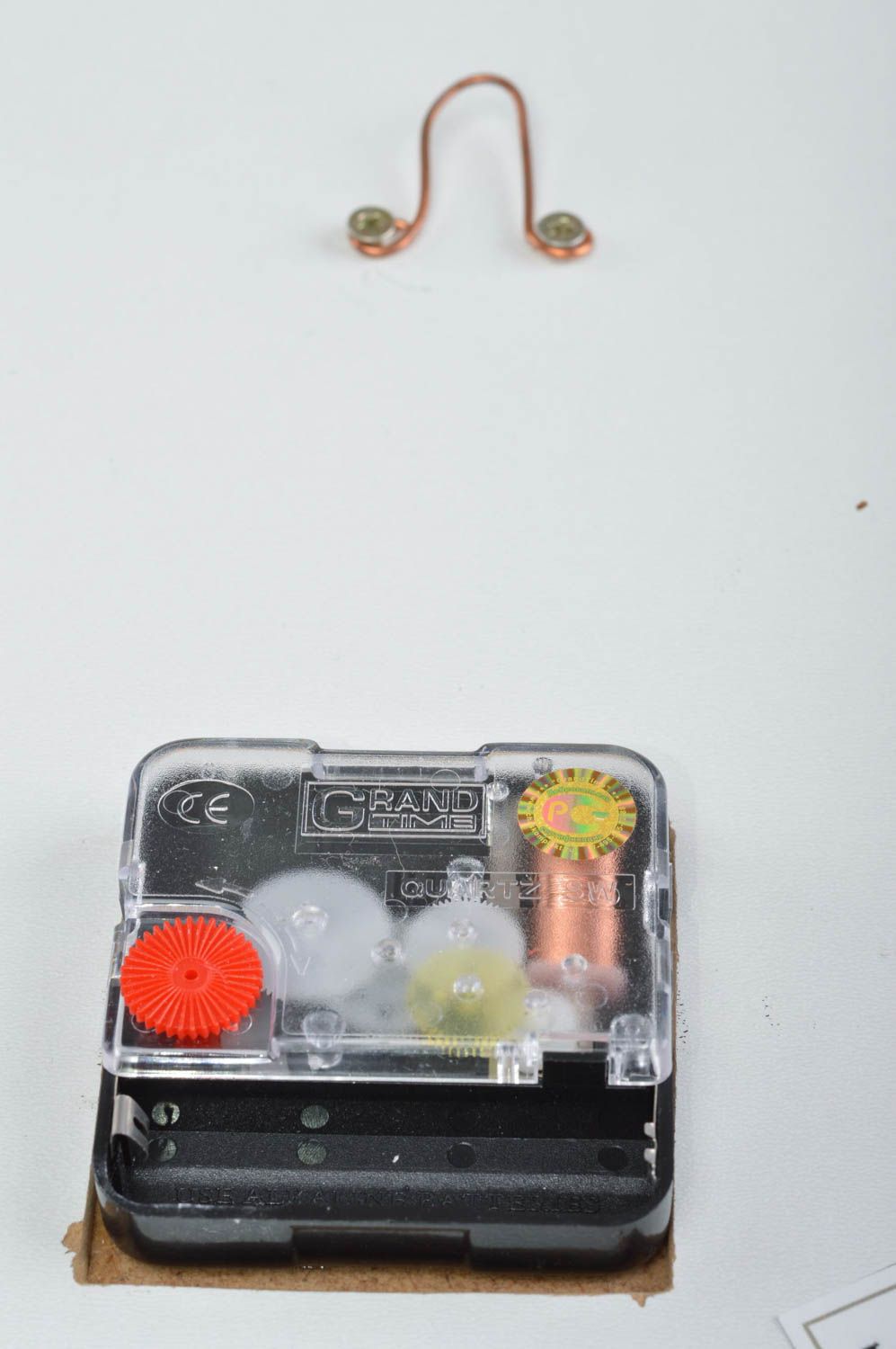 Часы в технике декупаж из фанеры в детскую в виде полосатой совы ручной работы фото 5