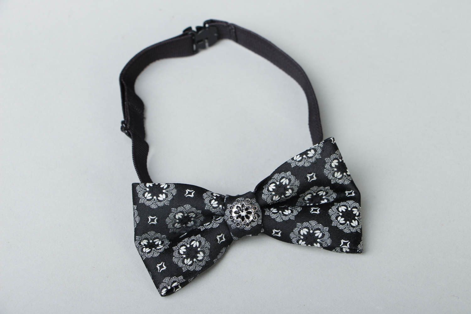 Black unisex bow tie photo 1