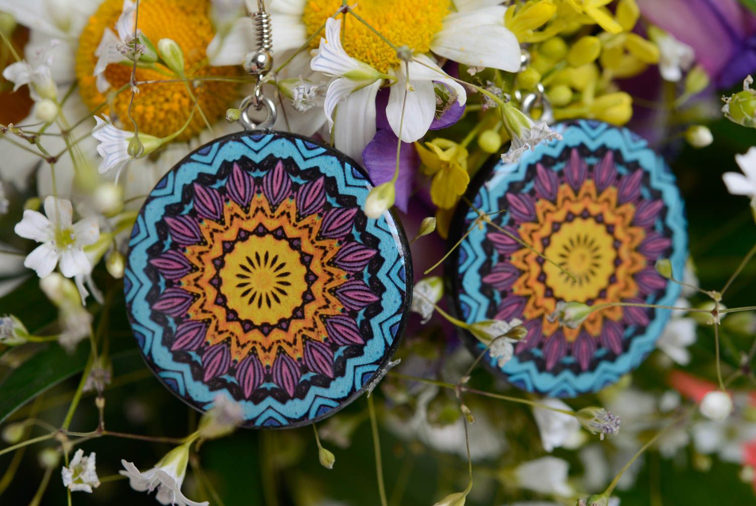 Handmade runde Ohrringe aus Polymerton blau bunt mit Ornament schön ethnisch foto 1