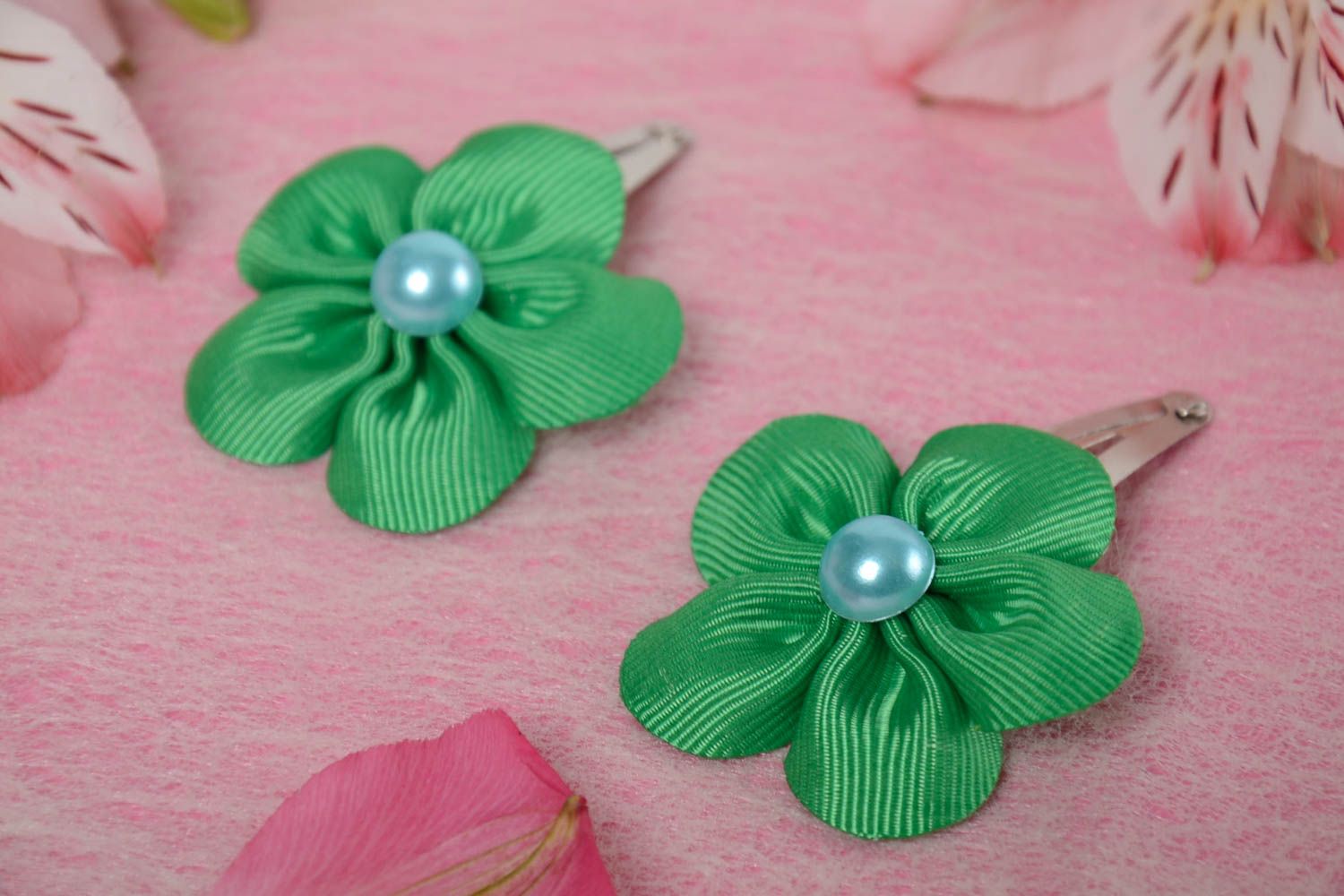 Set of 2 handmade designer green rep ribbon flower hair clips for children photo 1
