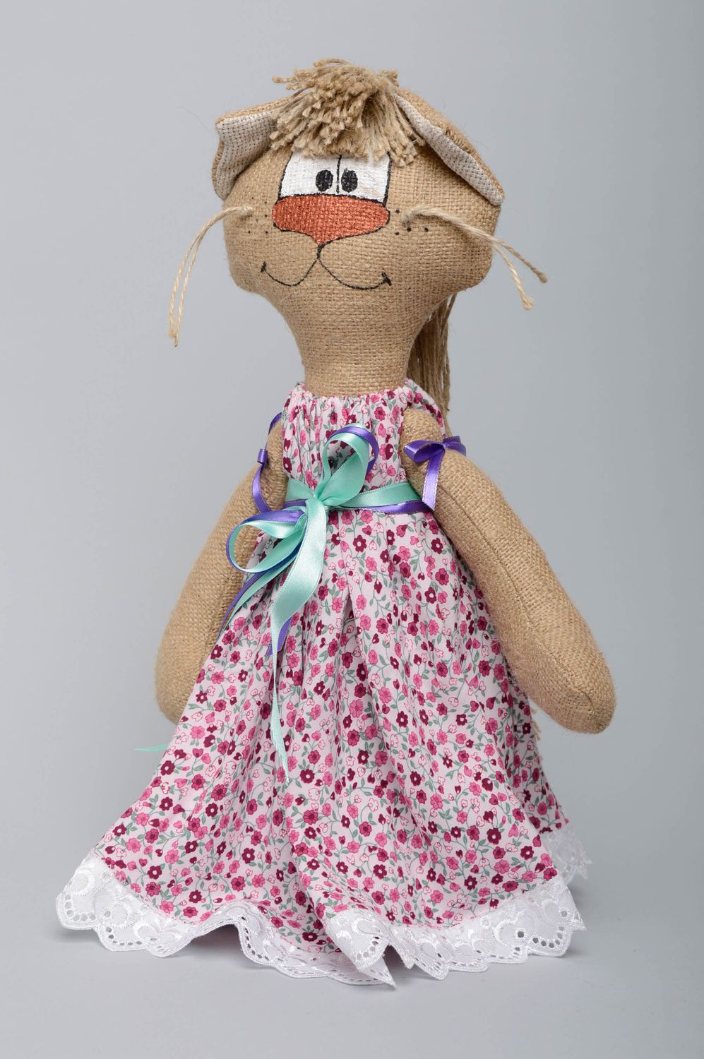Игрушка хенд мэйд кошечка в платье подарок ребенку  фото 1