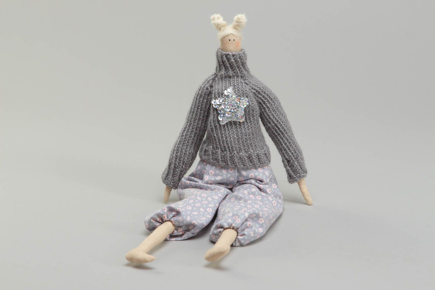 Текстильная кукла в свитере ручная работа  фото 1