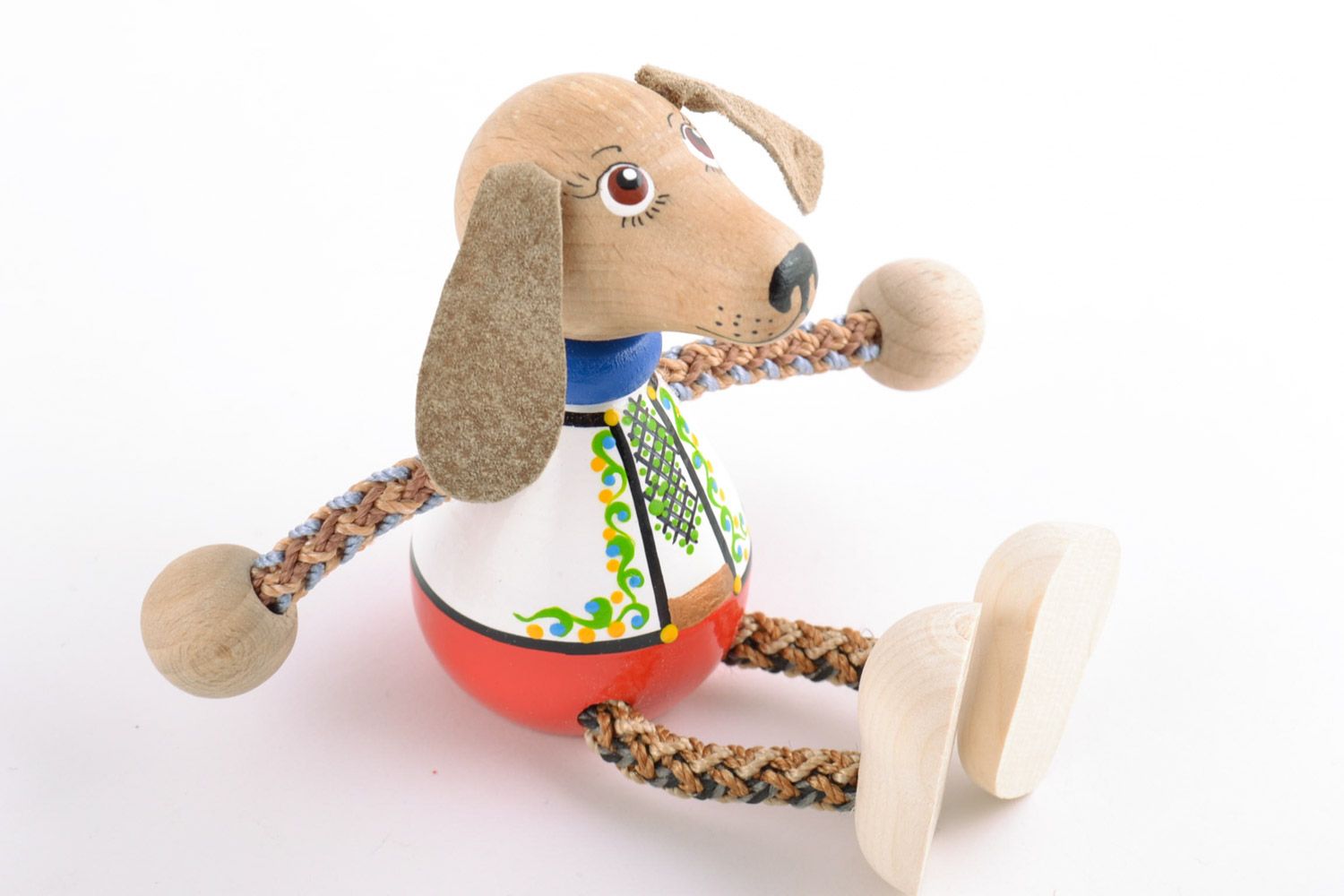 Petit jouet chien en bois peint clair fait main écologique pour enfant photo 3