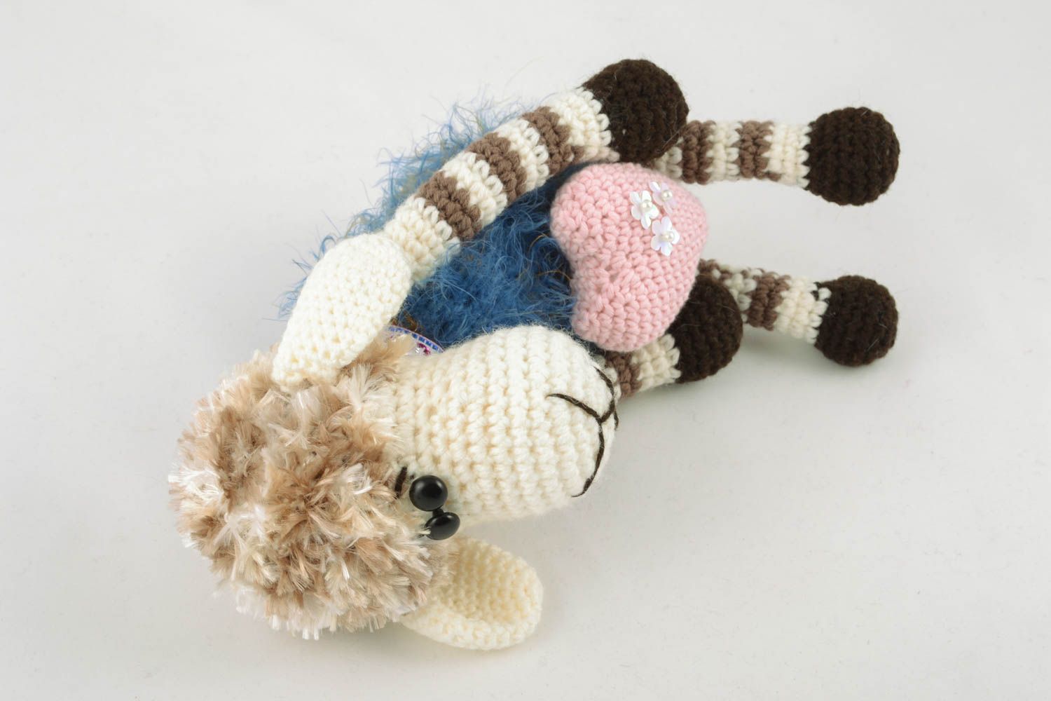 Peluche tricotée Mouton avec cœur faite main photo 1