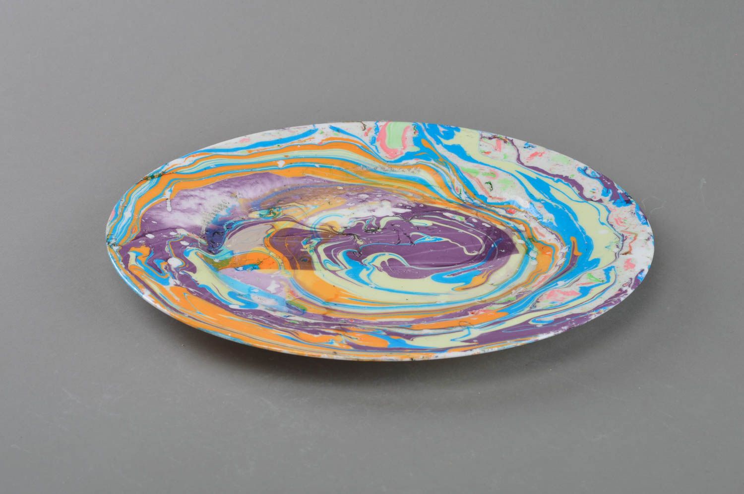 Стеклянная тарелка в технике марморирования ручной работы разноцветная Холод фото 2