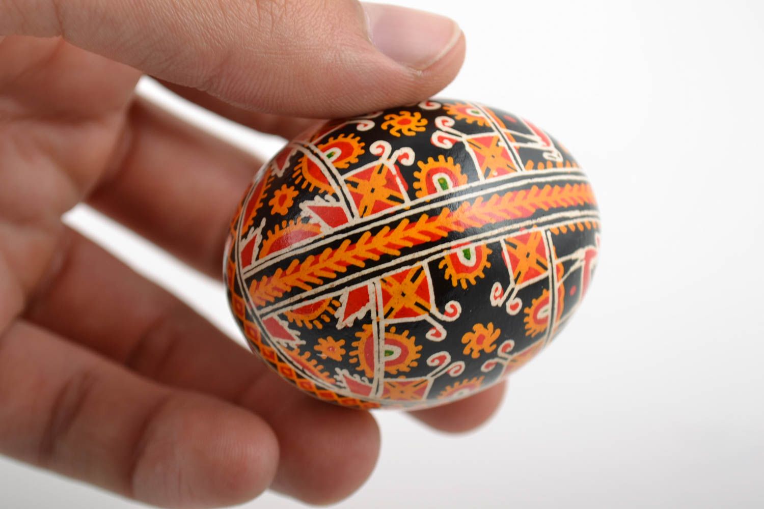 Huevo de Pascua artesanal pintado con acrílicos con caballos foto 2